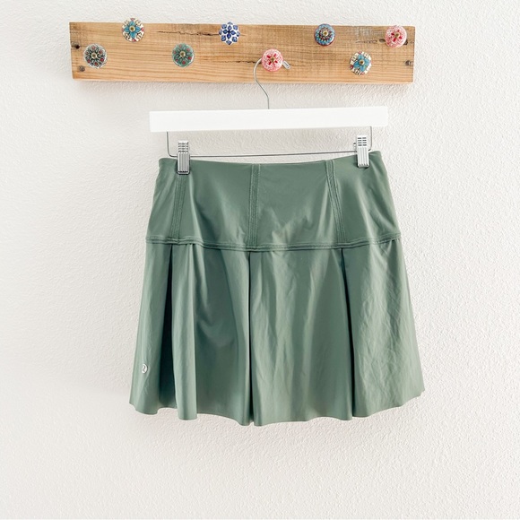 LULULEMON |  Lost In Pace Skirt Skort in Dark Forest Side Pockets Size 4 - Picture 6 of 11